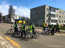 сотрудники Госавтоинспекции посетили МБОУ «Хиславичская СШ», где с учениками школы провели профилактическое мероприятие «Безопасный велосипед!» - фото - 4
